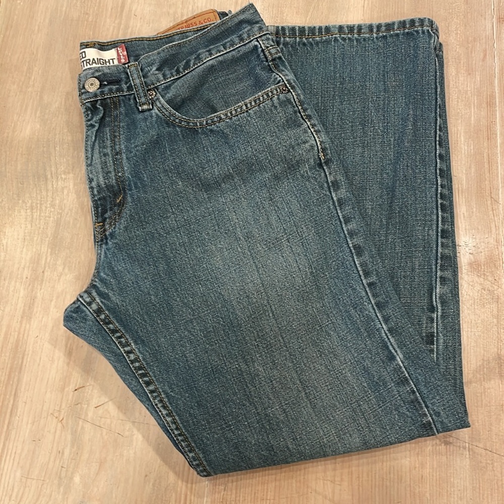 Levi’s | 32x30 | denim relaxed, straight jeans